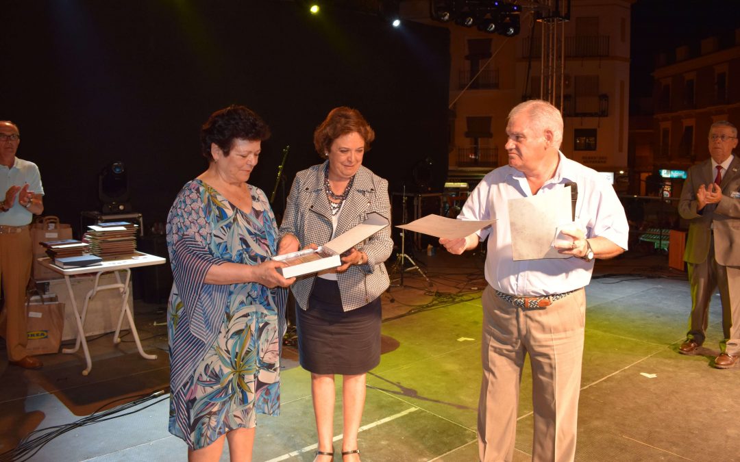 Entrega de reconocimientos a Grandes Donantes en la Velá de Triana